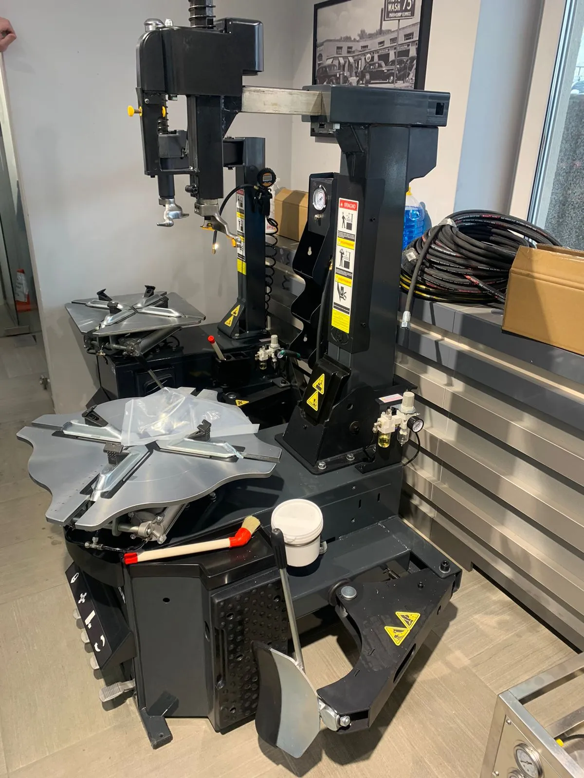 ROSSVIK V-426R Станок шиномонтажный автомат с третьей рукой до 26"