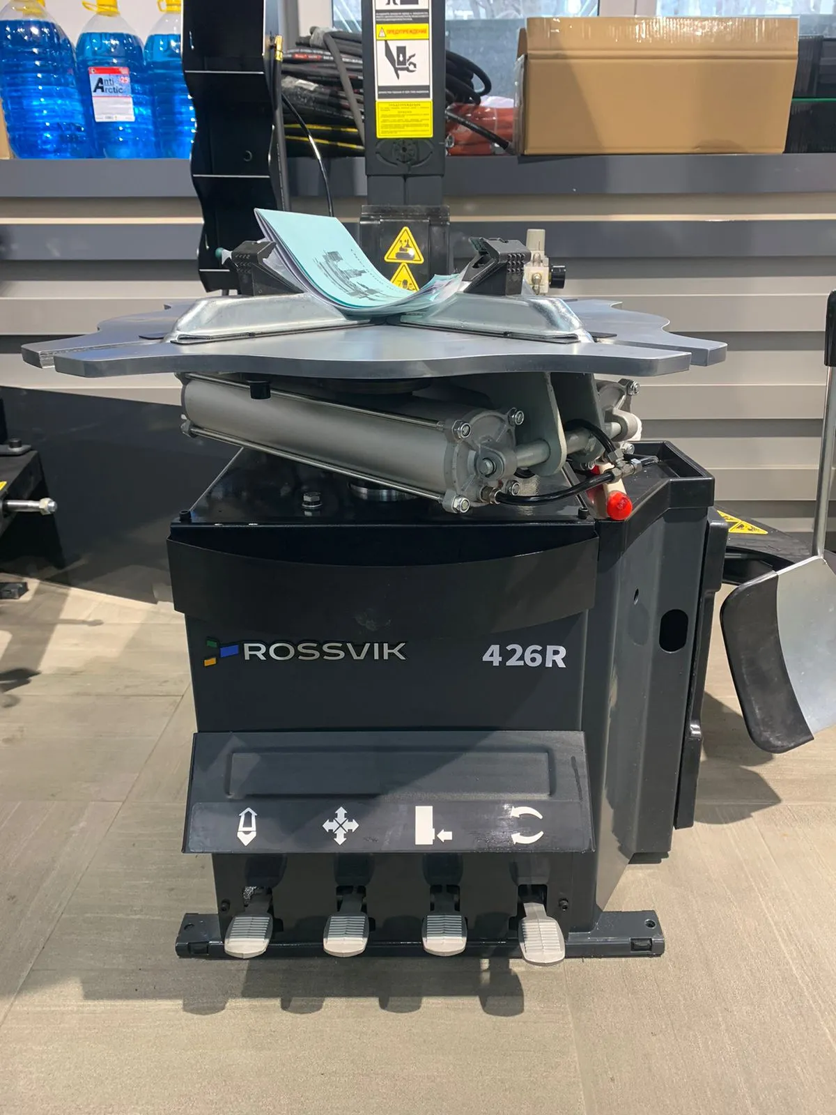 ROSSVIK V-426R Станок шиномонтажный автомат с третьей рукой до 26"